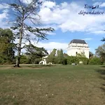 Semesterbostad Chateau Tour Du Xiii Siecle Gazaupouy
