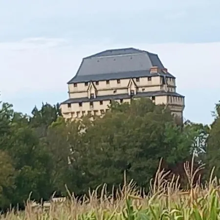 Chateau Tour Du Xiii Siecle *