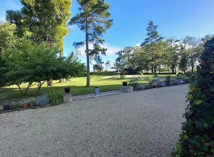Château Tour Du Xiii Siècle Casa de Férias Gazaupouy